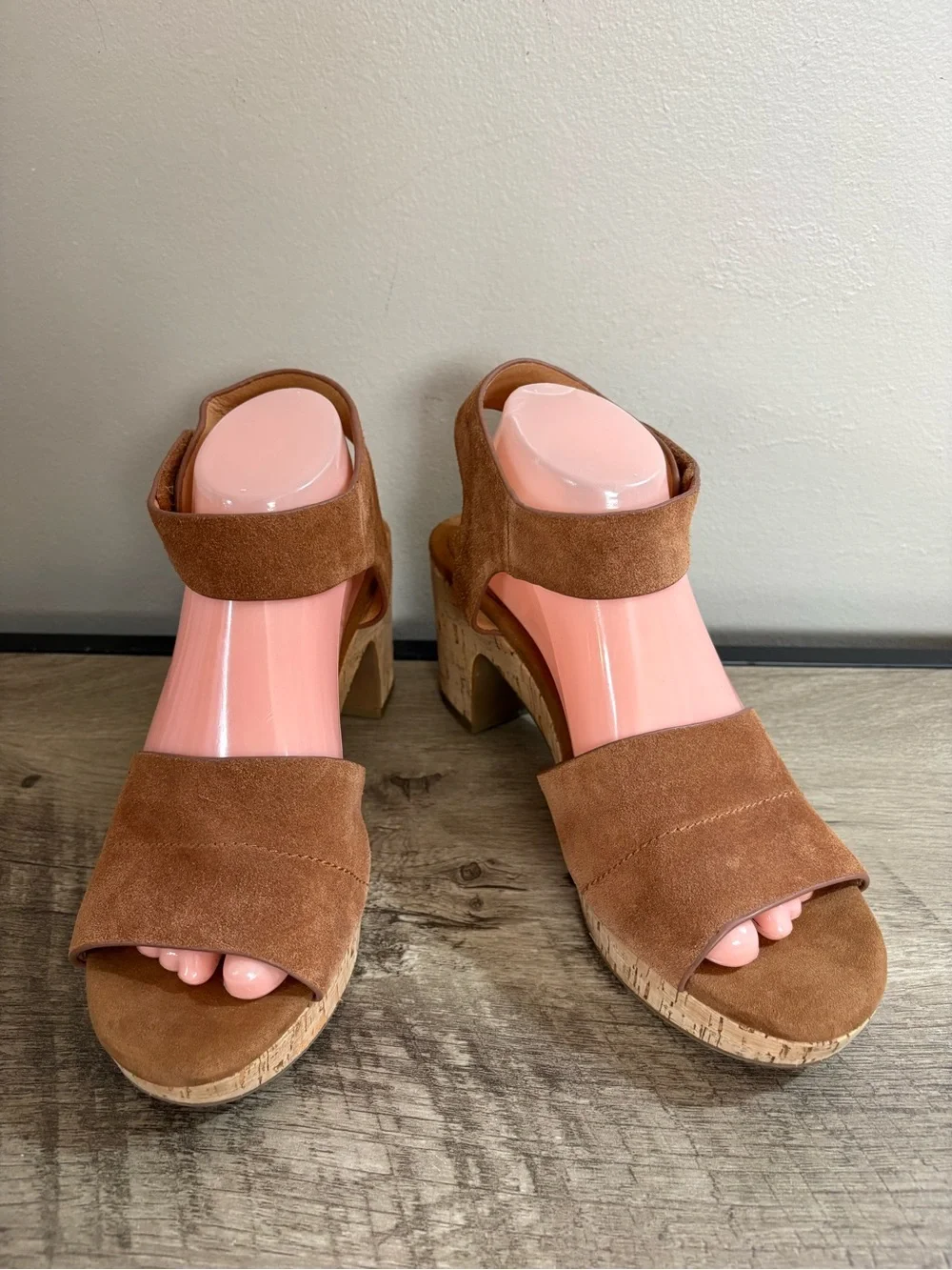 Women's CROWN VINTAGE Caramel Suede CORK PLATFORM Dress SANDALS Shoes 9 1/2